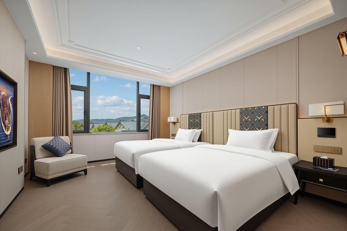 Superior Twin Room | Desk, laptop workspace, WiFi (free), bed sheets