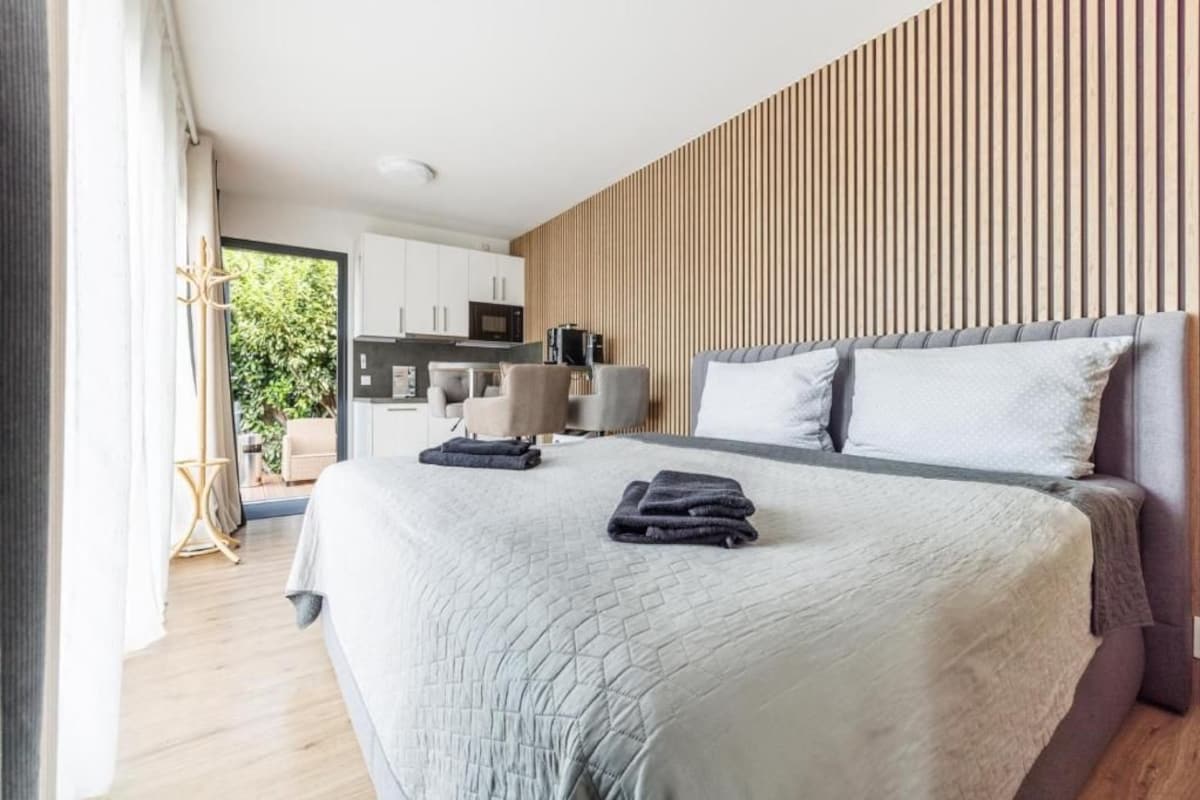 Bungalow Deluxe, quang cảnh sân vườn | Bàn ủi/dụng cụ ủi quần áo, truy cập Internet không dây miễn phí 