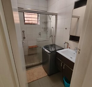 Unclassified image, 3 of 8, button - Durban home away from home (Berea)