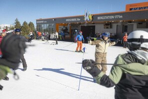 A ski resort with a building labeled 'BERGSTATION 1771m' and a ski lift in the background. - Cabin with 1 bedroom (St. Georgen am Kreischberg)