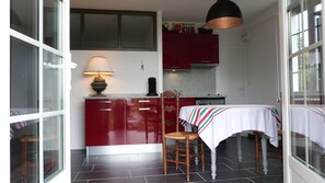 Dining - Between Land & Sea – Ocean View and Private Garden in Ciboure (Ciboure)