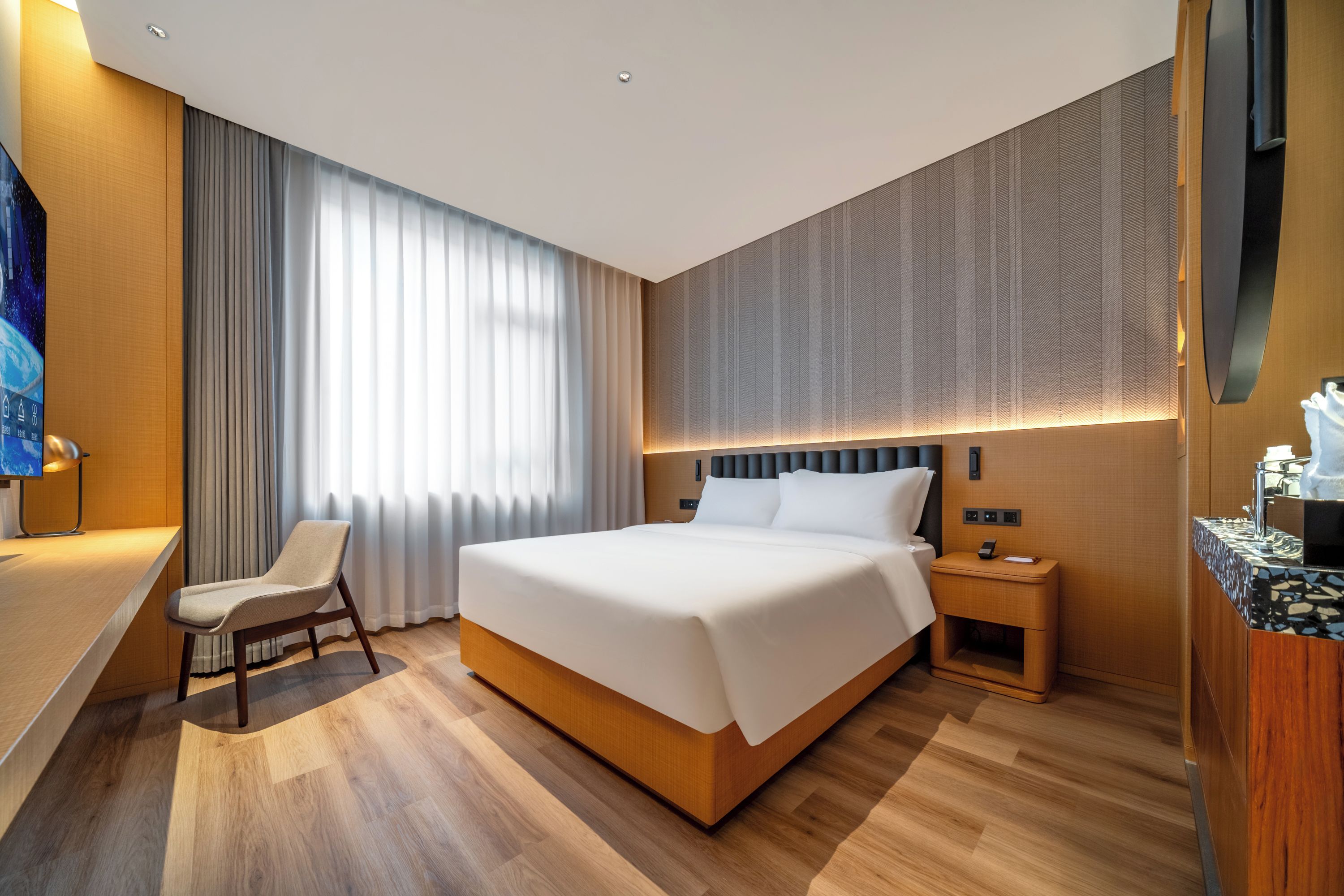 Luxury Room | Down duvets, free minibar, in-room safe, laptop workspace