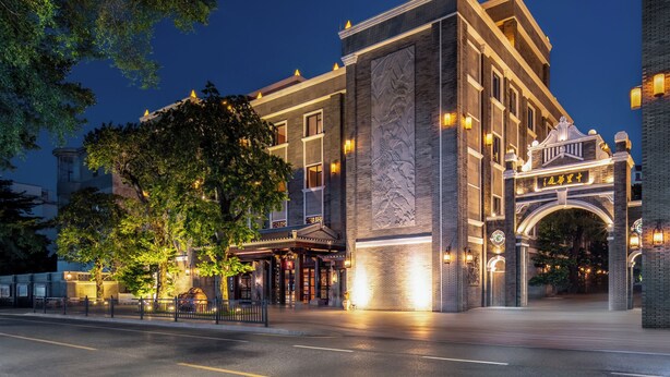 A historic building with a prominent entrance, large windows, and a well-lit facade. - Shili Huating Hongpu Hotel (Guangzhou)