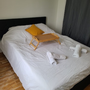 Room - 2-Bedroom Apartment in Morlaix, Near the Train Station and Downtown (Morlaix)