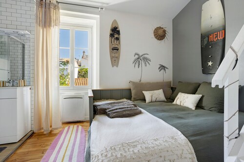 Bed and Breakfast 'Chambre Glisse Old School' with Shared Terrace and Wi-Fi