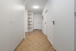 Room - Lumina 4-room Apart w/ Parking & Balcony (Warszawa)