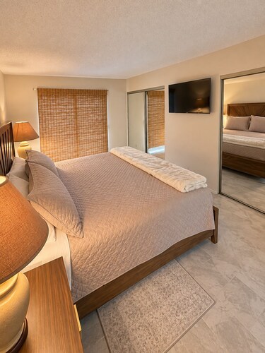 Desert Gem- Newly Renovated, Pool, Golf!