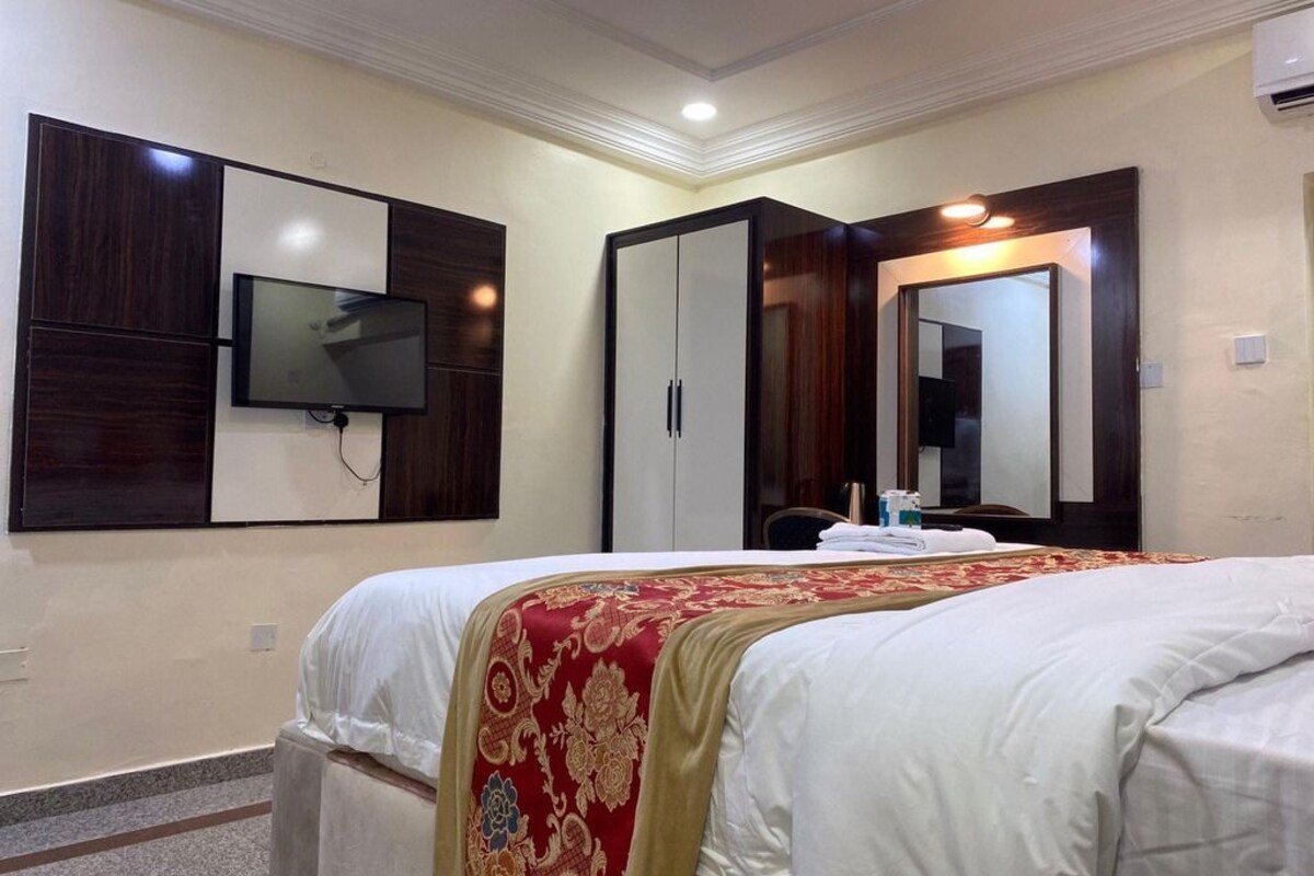 Deluxe Room | Meja, ruang kerja komputer riba, langsir/tirai gelap terus, kalis bunyi 