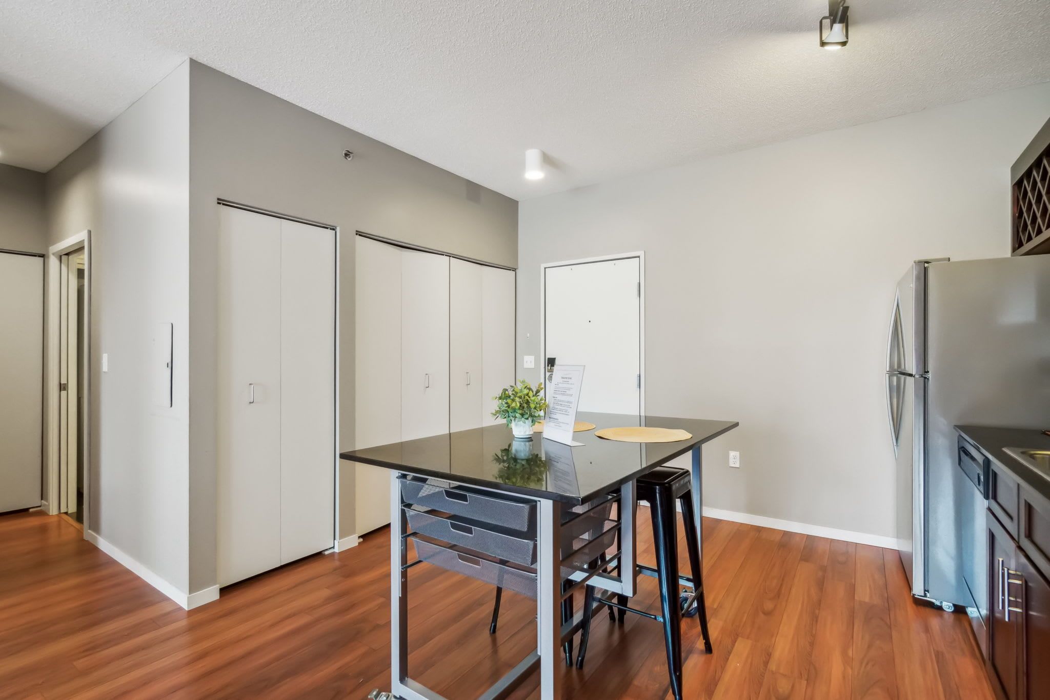 Unit 1: Dining area