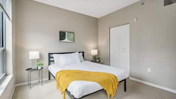 Unit 1: Bedroom - Queen bed