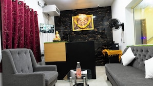 Lobby - Murugan Rooms (Chennai)