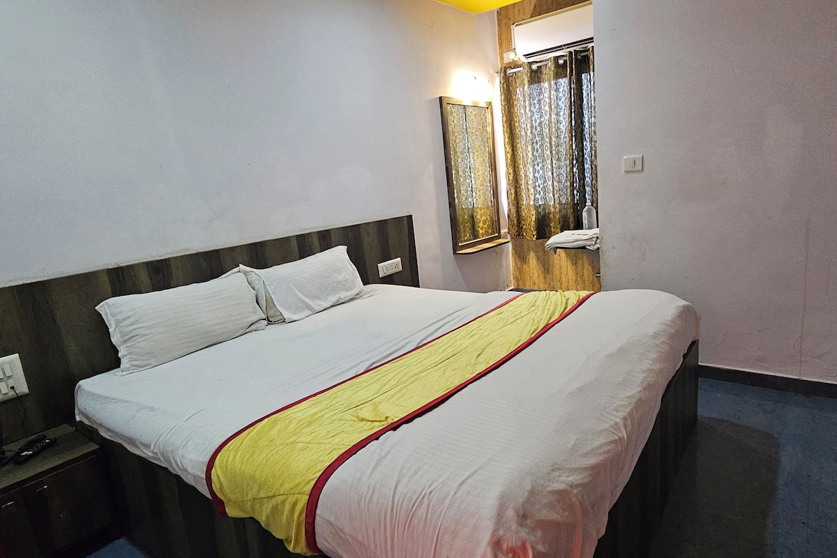 Phòng đôi Deluxe, quang cảnh thành phố | Két bảo mật tại phòng, bàn, khu vực làm việc phù hợp cho laptop 