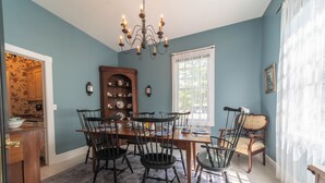 Unclassified image, 3 of 12, button - The Georgian on King-The Branson (Niagara-on-the-Lake)
