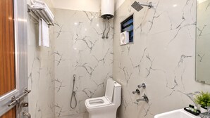 A bathroom with a toilet, a shower, and a sink. - Shree Radhe Shyam Palace (Khatoo)