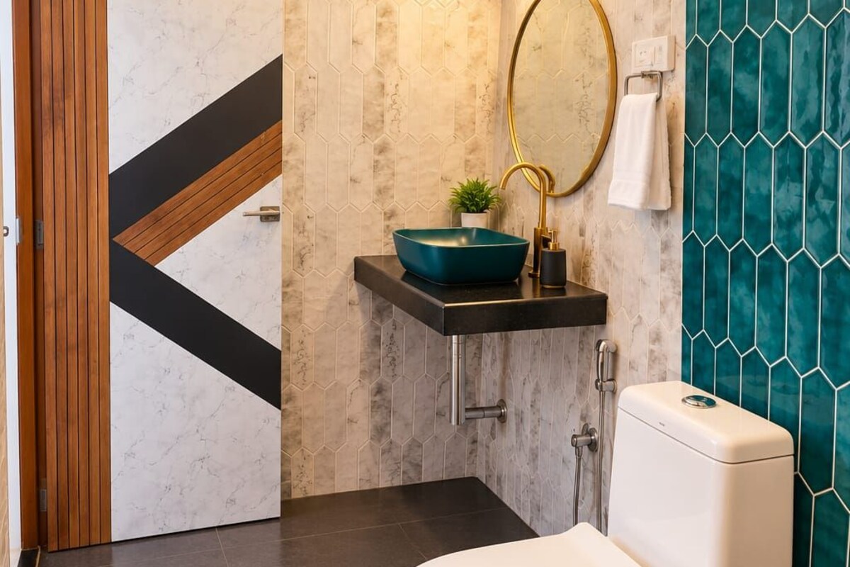 Studio Confort, vue jardin | Salle de bain | Douche, serviettes fournies, savon, shampoing