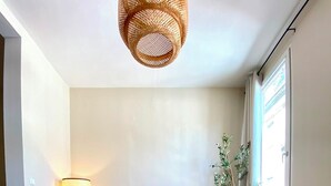 Unclassified image, 3 of 12, button - Charming Old Town Apartment in Wiesbaden, 2 Bedrooms, Parking Garage 150 m Away (Wiesbaden)