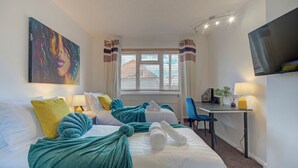 Unclassified image, 5 of 17, button - Home from Home | Bright & Spacious 3-Bed House with Garden, Belvedere, London (Belvedere)