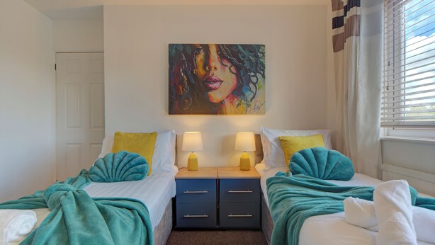 Unclassified image, 1 of 17, button - Home from Home | Bright & Spacious 3-Bed House with Garden, Belvedere, London (Belvedere)