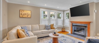 Serenity Retreat | Hot Tub + Fire Pit | Walk Downtown