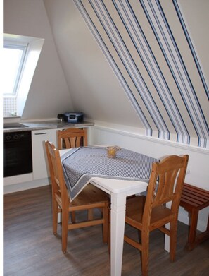Dining - Holiday Apartment With 1 Bedroom (Oldsum)