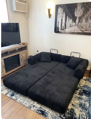 Unclassified image, 5 of 9, button - Compact Studio with AC and free street parking (Chicago)