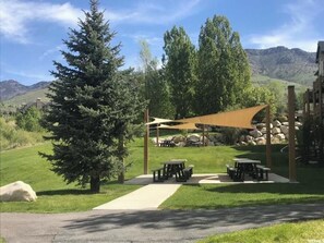 Outdoor dining - Cozy 2-bdrm condo beautiful Eden, UT in mountains near ski resorts, lake, trails (Eden)