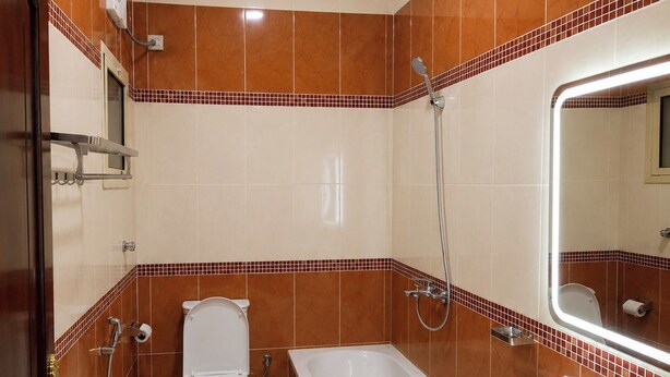 Suite | Bathroom - East Residence (Madina)
