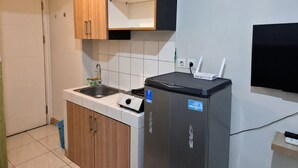 Standard Room | Private kitchen - Nusantara Rooms Springlake By Reccoma (Bekasi)