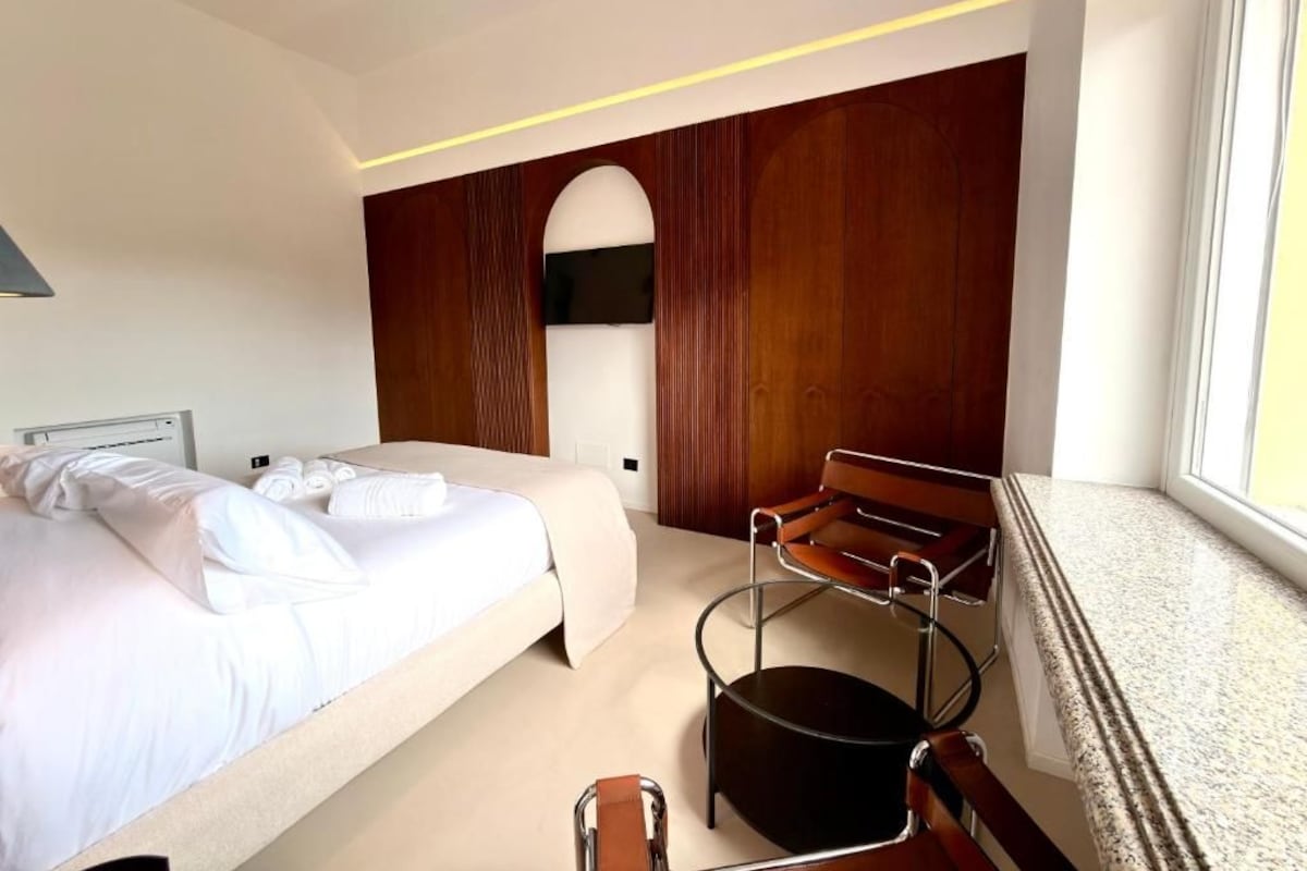 Luxury Suite, City View | Kalis bunyi, seterika/papan seterika, Wi-fi percuma