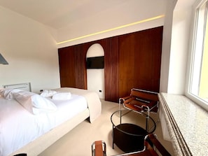 Luxury Suite, City View | Kalis bunyi, seterika/papan seterika, Wi-fi percuma