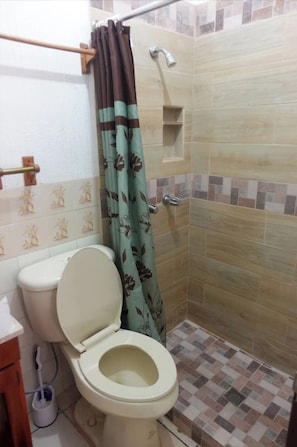 Bathroom - 4BR/4BA Comfortable Home with 2 Private Suites in Santa Tecla (Santa Tecla)