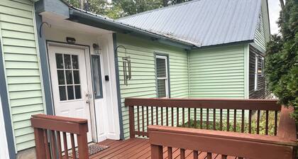 Cozy Lake Champlain cottage home with 2 bedrooms, 1.5 baths