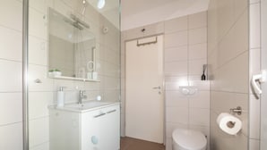 Bathroom - 4-Bedroom Villa in Vis w/ Private Pool & Parking (Vis)