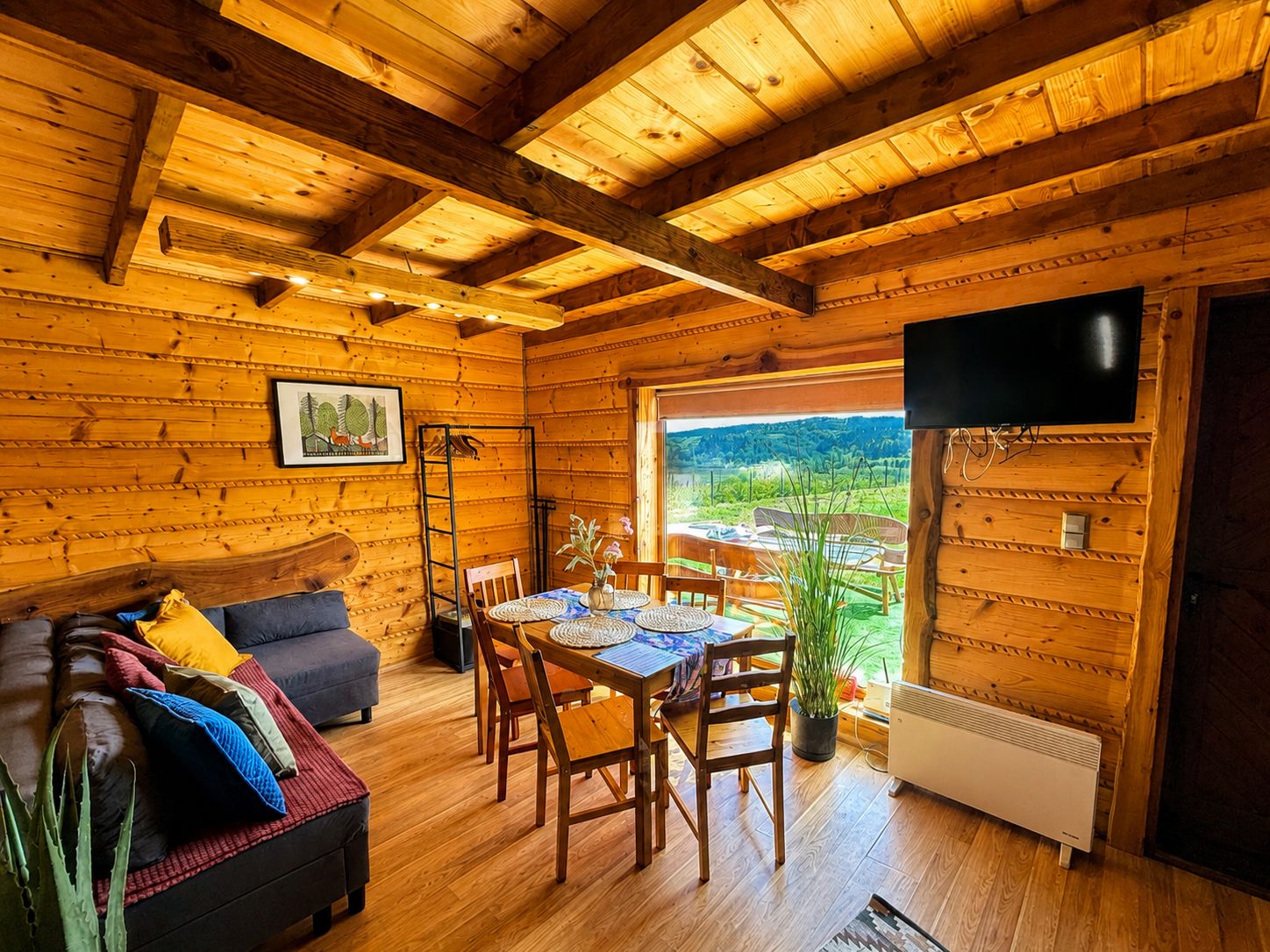 Classic Cottage, Hot Tub, Lake View | Living area
