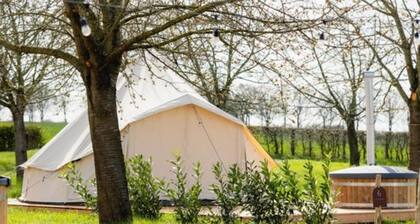 Glamping Tent met Hot Tub, Schimmert