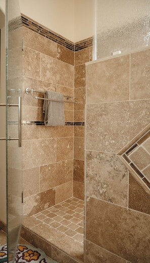 A shower area with a glass door, tiled walls, and a towel rack. - 4 Bedroom house with pool, putting green, and chef's kitchen! (Glendale)