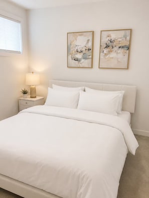 Room - Central Edmonton Home | Walk to 124St Restaurants | 5min downtown | Pet Friendly (Edmonton)