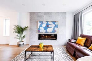 Living area - Central Edmonton Home | Walk to 124St Restaurants | 5min downtown | Pet Friendly (Edmonton)