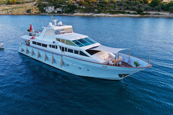 A white yacht with a covered deck, multiple windows, and a flag. - 7 cabins 27M Benetti luxury yacht Velora (İzmir)