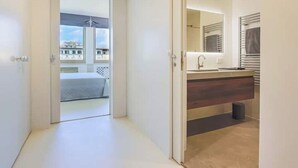 Dusche, Haartrockner, Bidet, Handtücher