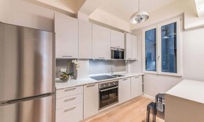 A modern kitchen with stainless steel appliances, white cabinetry, and a window providing natural light. - FLORENCE APARTMENT WITH UNFORGETTABLE PONTE VECCHIO VIEWS (Firenze)