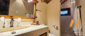 Shower, hair dryer, towels, soap - Villa ORQUIDEA / 4 BR A/C / 2 MN from the beaches / Private swimming pool / Wifi (Las Terrenas)
