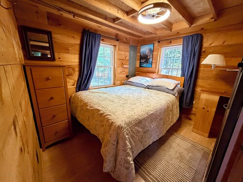 Lazy Pine Lodge - just 10 minutes from Sugarloaf!