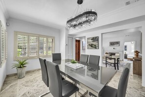 Dining - Casa Sol · Tropical Pool House · South Brickell · 4BR Sleeps 10 (Miami)