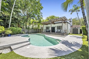 Pool - Casa Sol · Tropical Pool House · South Brickell · 4BR Sleeps 10 (Miami)