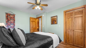 Iron/ironing board, WiFi, bed sheets - 2-bedroom cabin on creek with hot tub in charming Bryson City - World's Inn (Bryson City)