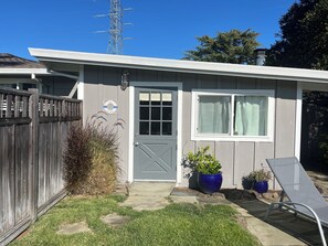 Exterior - Waterfront studio in peaceful setting close to wine country and San Francisco. (San Rafael)