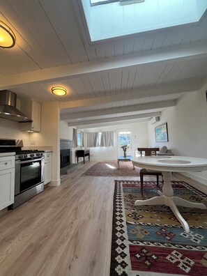 Unclassified image, 3 of 13, button - Waterfront studio in peaceful setting close to wine country and San Francisco. (San Rafael)