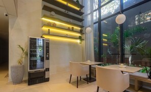 Dining - Studio in Condo. w/ City View & Gym Ipr0410 (São Paulo)