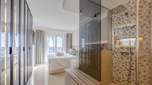Shower, hair dryer, towels, soap - Vrbo Property (Almería)